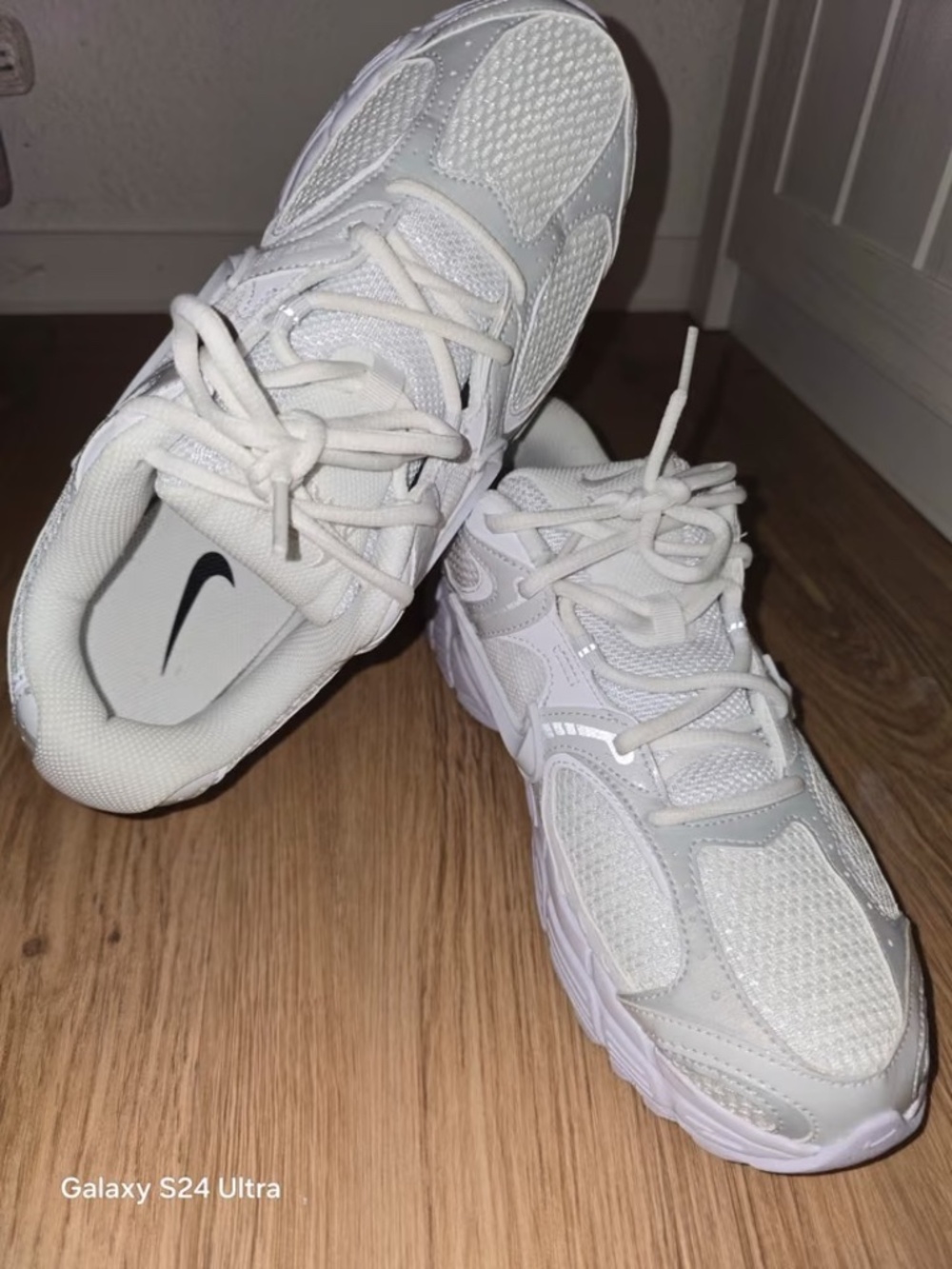 Nike Zoom Vomero 5 Sneakers — White/Silver, US Men's 9.5